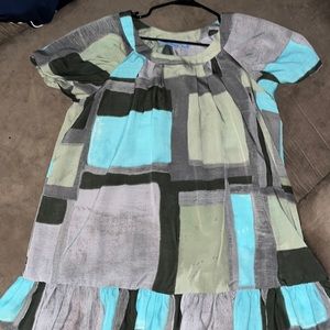 VERA WANG ruffled top soft and vibrant colored sz Lg